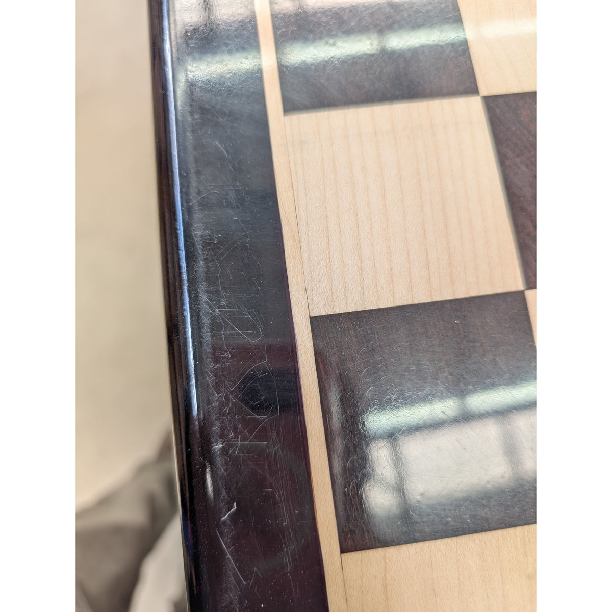 Scratched Rex Noir Solid Timber Chessboard Noir - scratch