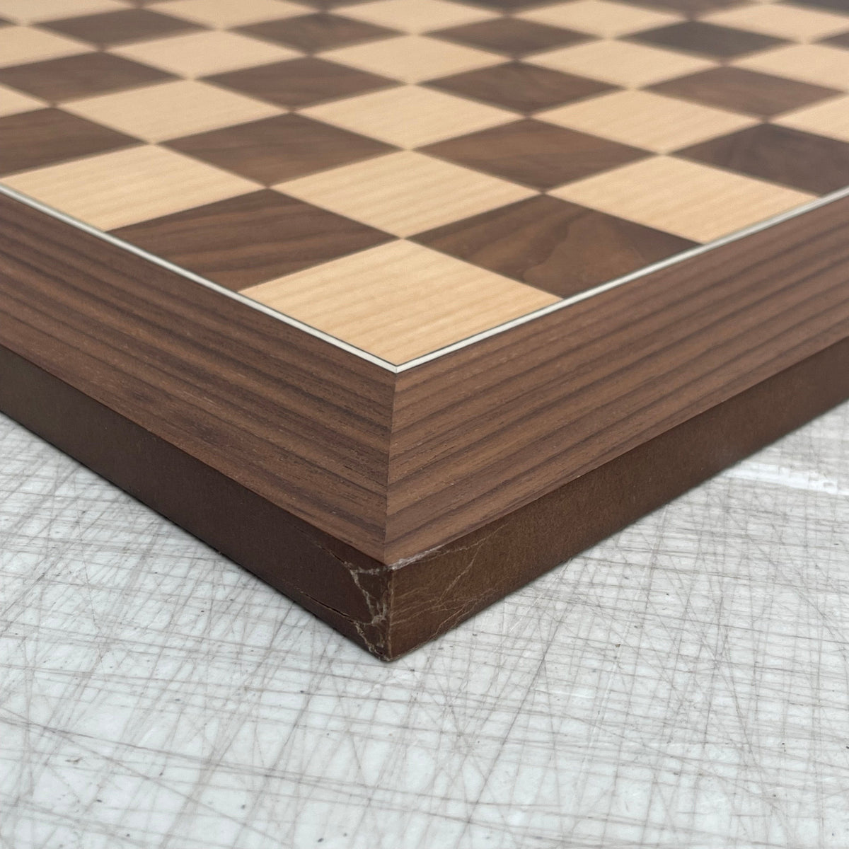Dal Rossi Walnut Chessboard - imperfections - defect close-up