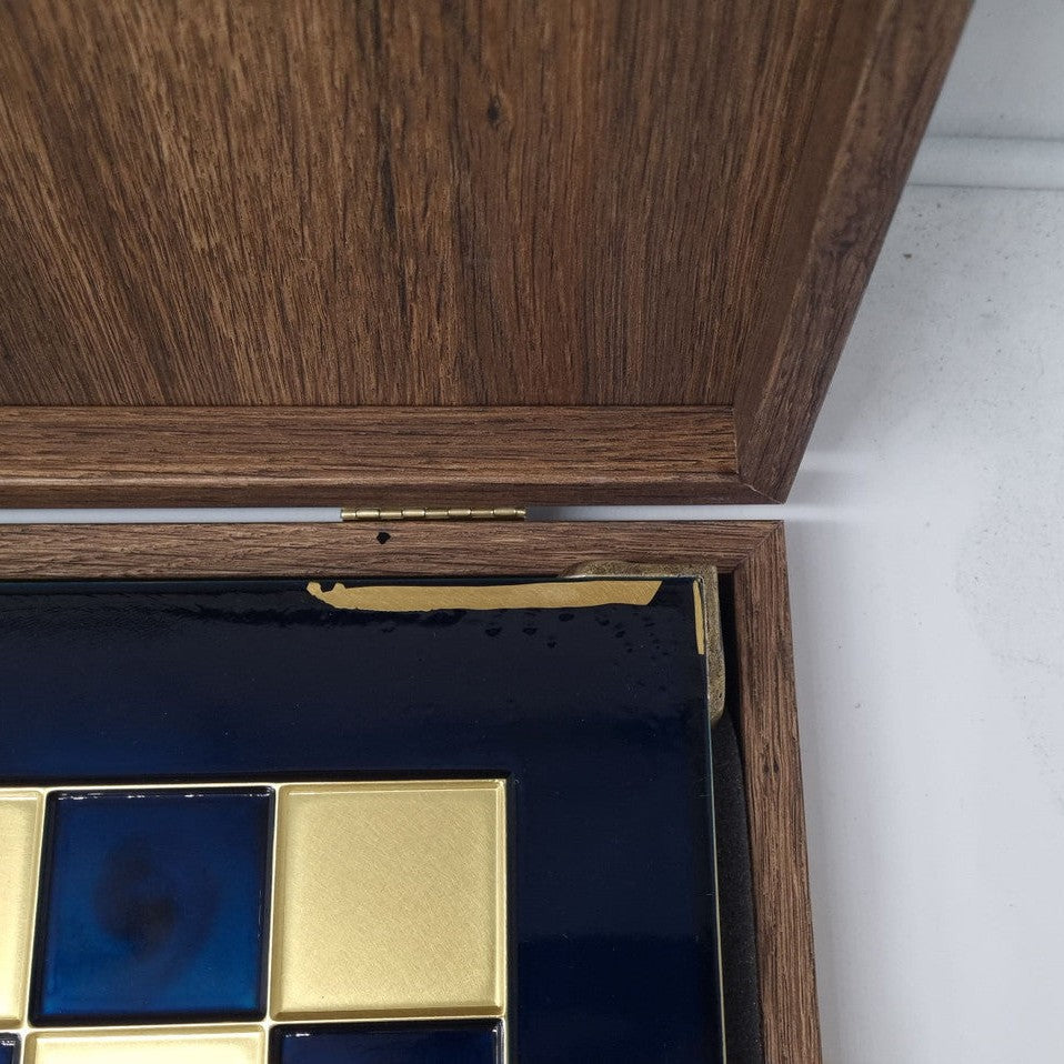 Sapphire Ancient Empire - paint chips & broken hinges - chipped paint
