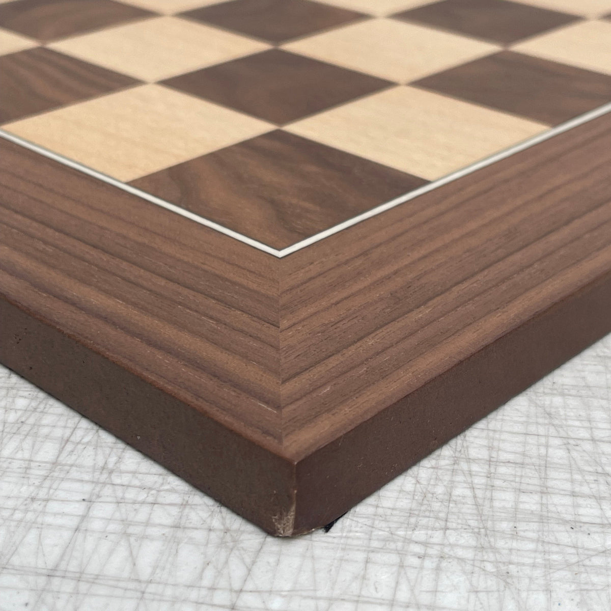 Dal Rossi Walnut Chessboard - imperfections - defect close-up