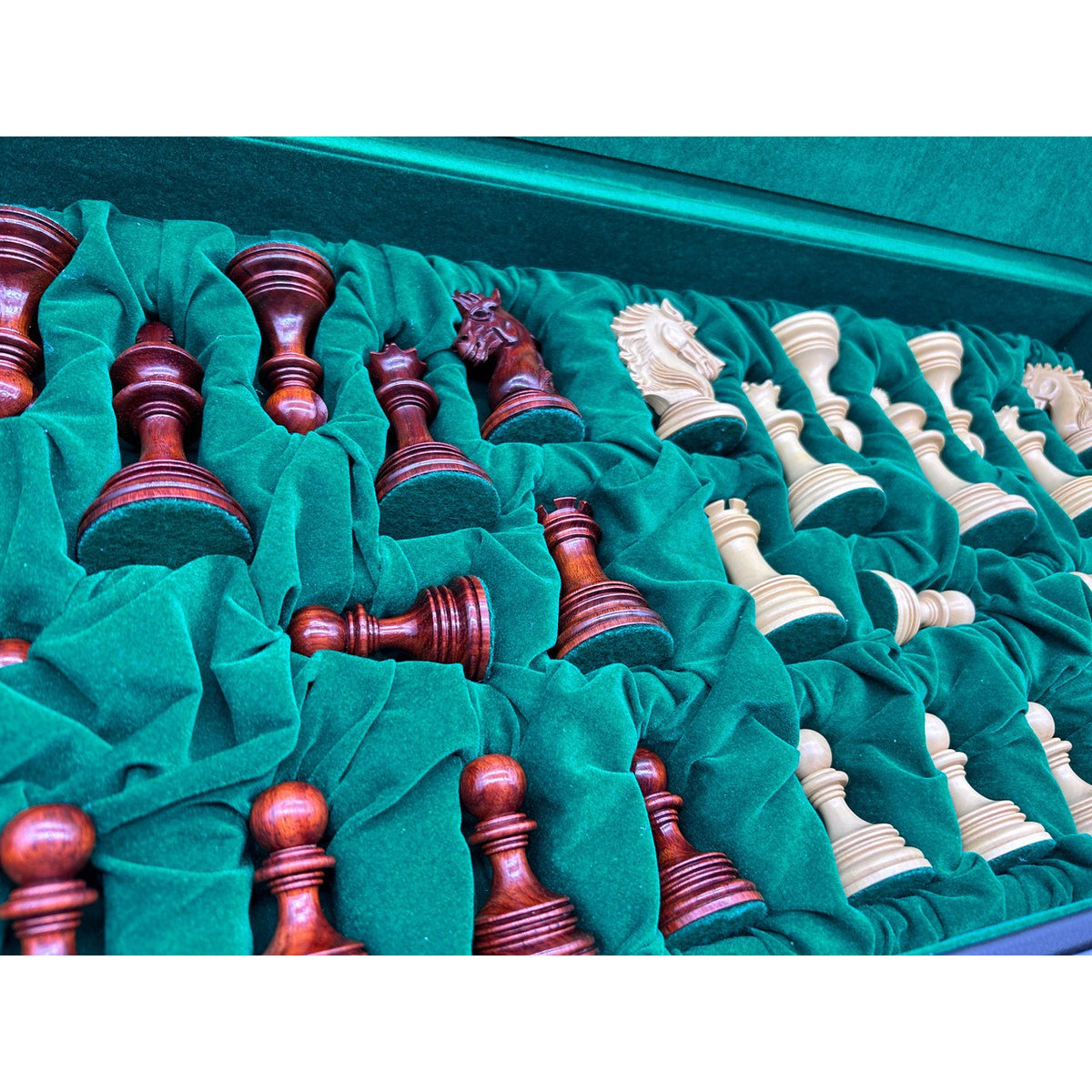 Istanbul Prestige Chess Set - case detail